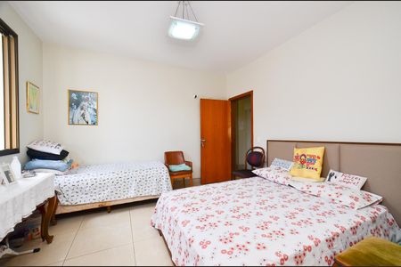 Casa à venda com 405m², 5 quartos e 8 vagasSuite 2