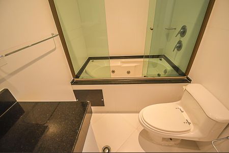 Apartamento à venda com 208m², 3 quartos e 3 vagasBanheiro da Suíte 2