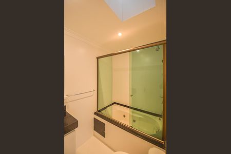 Apartamento à venda com 208m², 3 quartos e 3 vagasBanheiro da Suíte 2