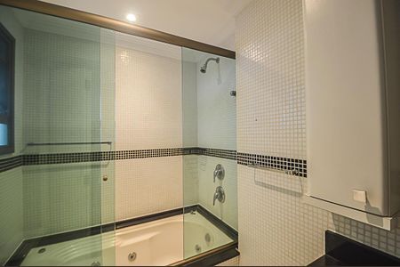 Apartamento à venda com 208m², 3 quartos e 3 vagasBanheiro da Suíte