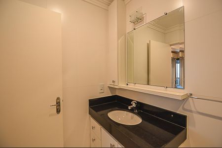 Apartamento à venda com 208m², 3 quartos e 3 vagasBanheiro da Suíte 2