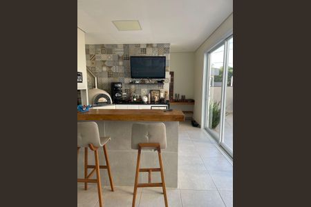 Casa de condomínio à venda com 324m², 4 quartos e 4 vagasSala