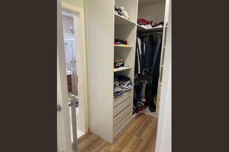 Casa de condomínio à venda com 324m², 4 quartos e 4 vagasCloset do quarto
