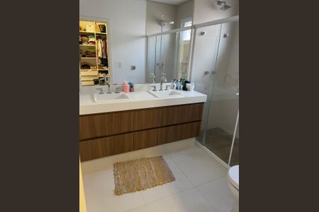 Casa de condomínio à venda com 324m², 4 quartos e 4 vagasBanheiro 