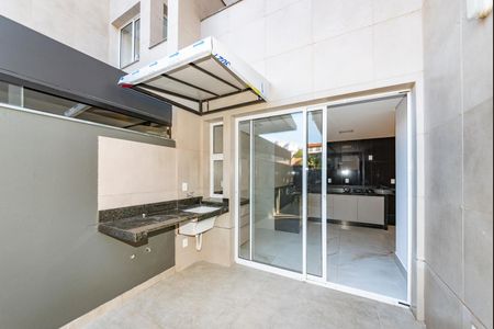 Apartamento à venda com 140m², 3 quartos e 2 vagas Apartamento à venda com 140m², 3 quartos e 2 vagasÁrea de Serviço