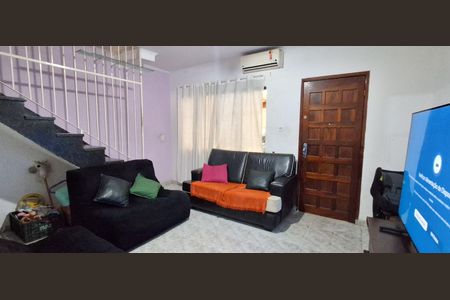 Casa à venda com 160m², 3 quartos e 2 vagasSala