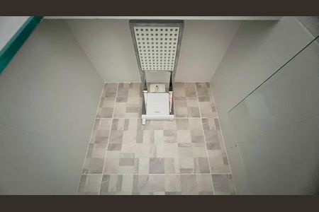 Apartamento à venda com 78m², 2 quartos e 1 vaga Apartamento à venda com 78m², 2 quartos e 1 vagaBanheiro