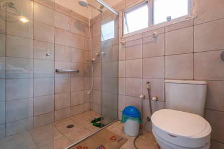 Casa à venda com 280m², 2 quartos e 3 vagasSuíte 1 - Banheiro