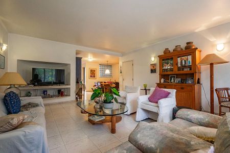 Casa à venda com 280m², 2 quartos e 3 vagasSala