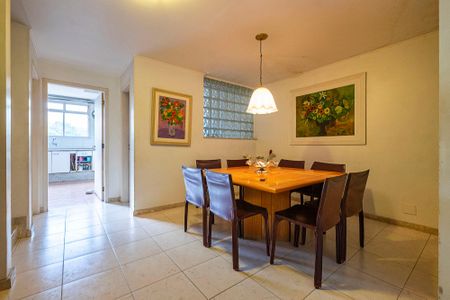 Casa à venda com 280m², 2 quartos e 3 vagasSala