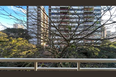 Apartamento à venda com 90m², 3 quartos e 2 vagas Apartamento à venda com 90m², 3 quartos e 2 vagasVaranda