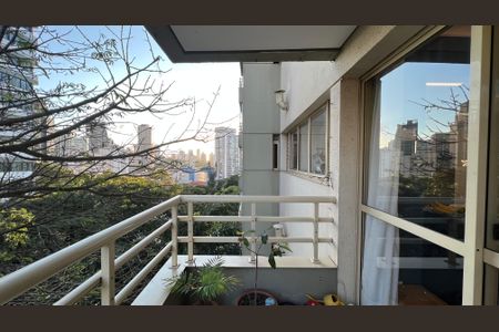 Apartamento à venda com 90m², 3 quartos e 2 vagas Apartamento à venda com 90m², 3 quartos e 2 vagasVaranda