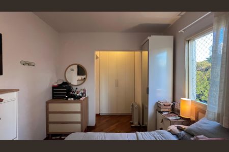 Apartamento à venda com 90m², 3 quartos e 2 vagas Apartamento à venda com 90m², 3 quartos e 2 vagasSuite