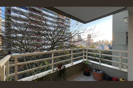 Apartamento à venda com 90m², 3 quartos e 2 vagas Apartamento à venda com 90m², 3 quartos e 2 vagasVaranda