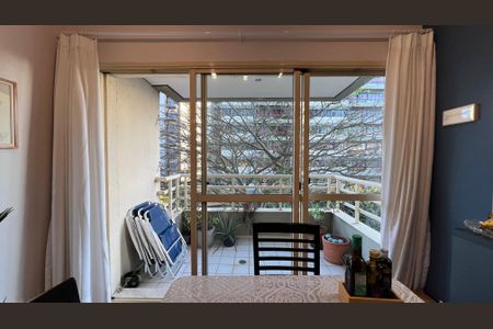 Apartamento à venda com 90m², 3 quartos e 2 vagas Apartamento à venda com 90m², 3 quartos e 2 vagasVaranda