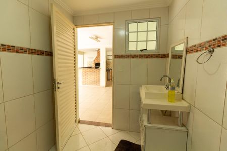 Casa à venda com 400m², 4 quartos e 6 vagasBanheiro da churrasqueira