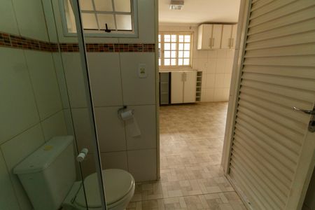 Casa à venda com 400m², 4 quartos e 6 vagasBanheiro do anexo