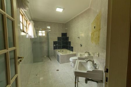 Casa à venda com 400m², 4 quartos e 6 vagasBanheiro da Suíte 1