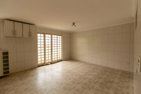 Casa à venda com 400m², 4 quartos e 6 vagasCozinha anexo