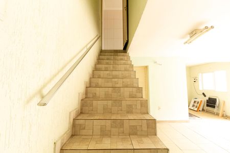 Casa à venda com 400m², 4 quartos e 6 vagasEscada anexo