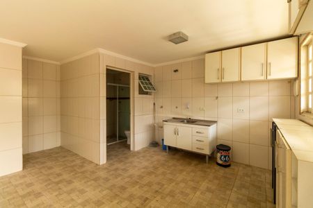 Casa à venda com 400m², 4 quartos e 6 vagasCozinha anexo