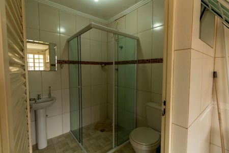 Casa à venda com 400m², 4 quartos e 6 vagasBanheiro do anexo