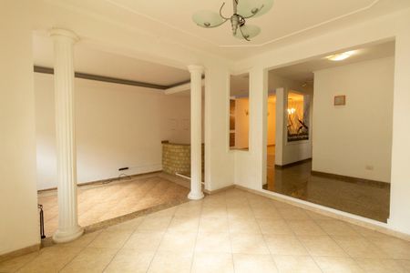 Casa à venda com 400m², 4 quartos e 6 vagasSala