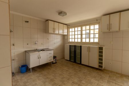 Casa à venda com 400m², 4 quartos e 6 vagasCozinha anexo