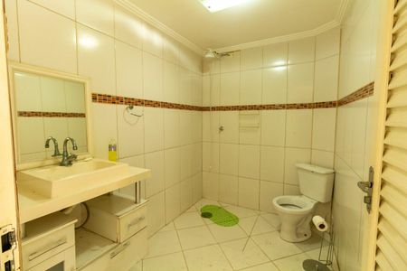 Casa à venda com 400m², 4 quartos e 6 vagasBanheiro da churrasqueira