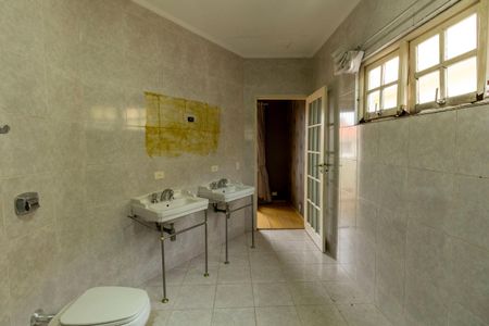 Casa à venda com 400m², 4 quartos e 6 vagasBanheiro da Suíte 1