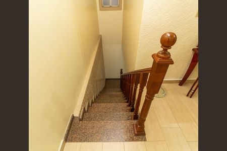 Casa à venda com 200m², 3 quartos e 4 vagas Casa à venda com 200m², 3 quartos e 4 vagasEscada