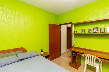 Casa à venda com 200m², 3 quartos e 4 vagas Casa à venda com 200m², 3 quartos e 4 vagasQuarto 2