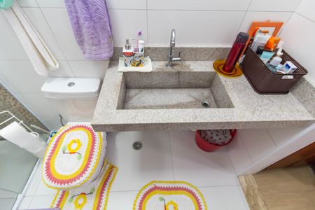 Casa à venda com 200m², 3 quartos e 4 vagas Casa à venda com 200m², 3 quartos e 4 vagasBanheiro /Suite