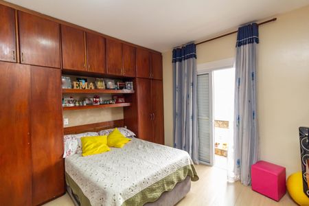 Casa à venda com 200m², 3 quartos e 4 vagas Casa à venda com 200m², 3 quartos e 4 vagasSuite