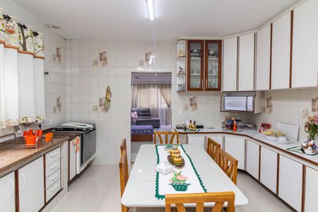 Casa à venda com 200m², 3 quartos e 4 vagas Casa à venda com 200m², 3 quartos e 4 vagasCozinha