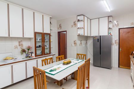 Casa à venda com 200m², 3 quartos e 4 vagas Casa à venda com 200m², 3 quartos e 4 vagasCozinha