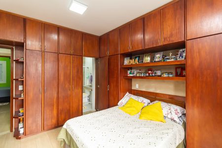 Casa à venda com 200m², 3 quartos e 4 vagas Casa à venda com 200m², 3 quartos e 4 vagasSuiteSuite