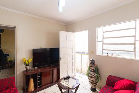 Casa à venda com 160m², 4 quartos e 2 vagas Casa à venda com 160m², 4 quartos e 2 vagasSala