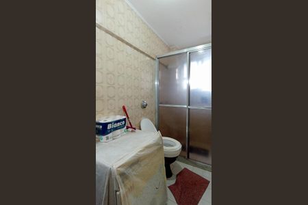 Banheiro de apartamento à venda com 1 quarto, 59m² em Santana, Porto Alegre