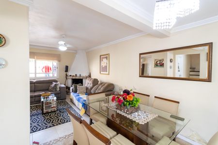 Casa de condomínio à venda com 175m², 3 quartos e 2 vagasSala