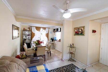 Casa de condomínio à venda com 175m², 3 quartos e 2 vagasSala