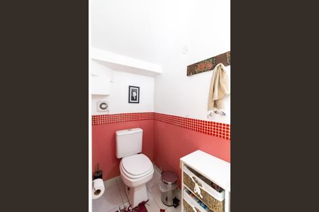 Casa de condomínio à venda com 175m², 3 quartos e 2 vagasLavabo