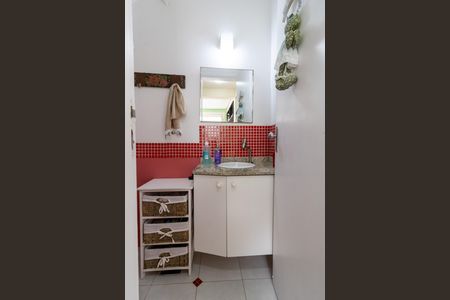 Casa de condomínio à venda com 175m², 3 quartos e 2 vagasLavabo