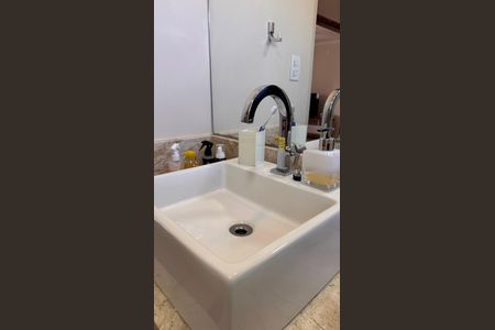 Apartamento à venda com 77m², 2 quartos e 2 vagasBanheiro