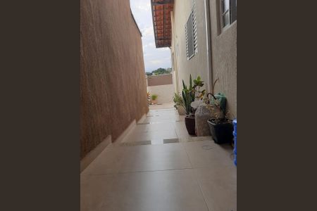 Casa à venda com 329m², 4 quartos e 4 vagas Casa à venda com 329m², 4 quartos e 4 vagasFoto 01