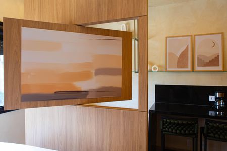 Studio para alugar com 25m², 1 quarto e 1 vaga Studio para alugar com 25m², 1 quarto e 1 vagaStudio - Detalhe - painel - televisor