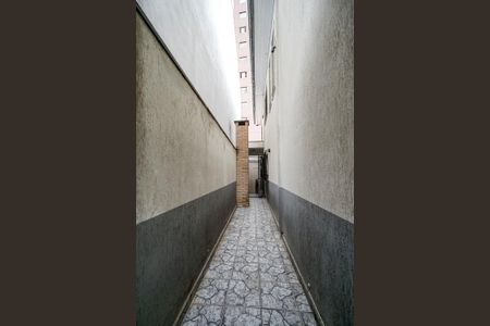 Casa à venda com 183m², 3 quartos e 3 vagas Casa à venda com 183m², 3 quartos e 3 vagasCorredor lateral