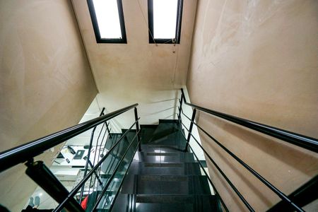 Casa à venda com 183m², 3 quartos e 3 vagas Casa à venda com 183m², 3 quartos e 3 vagasEscada