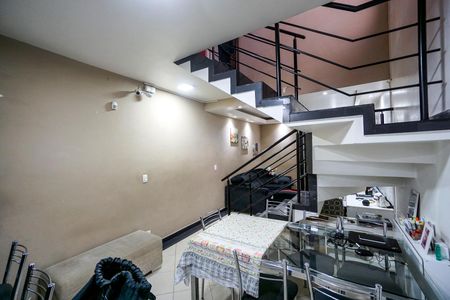 Casa à venda com 183m², 3 quartos e 3 vagas Casa à venda com 183m², 3 quartos e 3 vagasCopa e cozinha