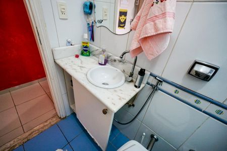 Casa à venda com 183m², 3 quartos e 3 vagas Casa à venda com 183m², 3 quartos e 3 vagasBanheiro social